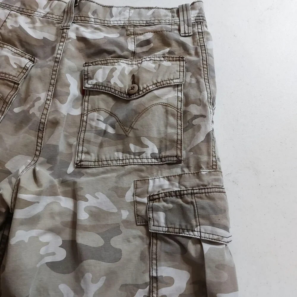 Levis gear up